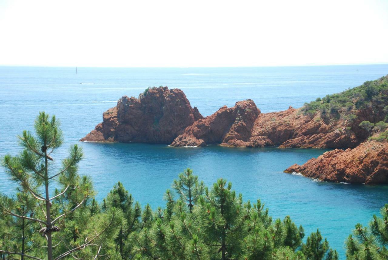 Отель La Calanque Du Boucharel Сен-Глф Экстерьер фото
